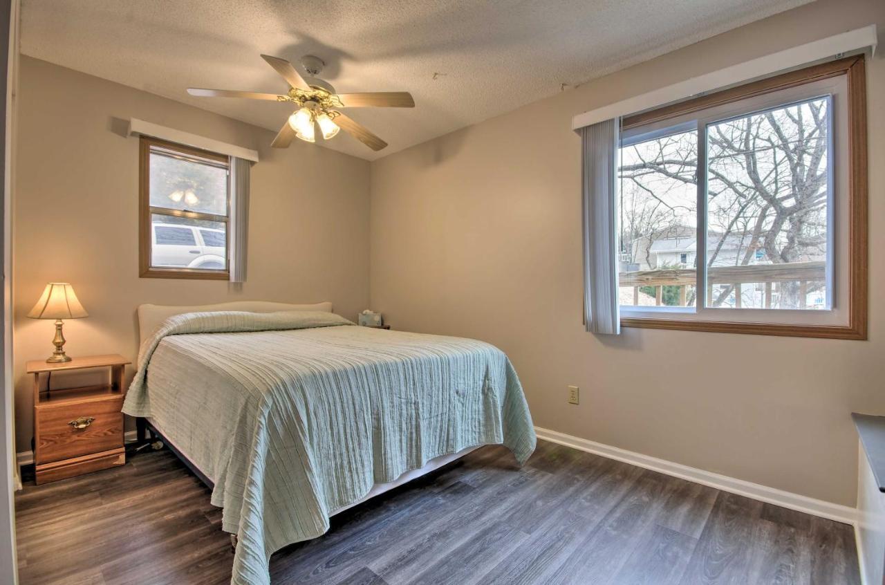 On-The-Water Retreat With Dock Pet Friendly! Villa Lake Ozark Ngoại thất bức ảnh